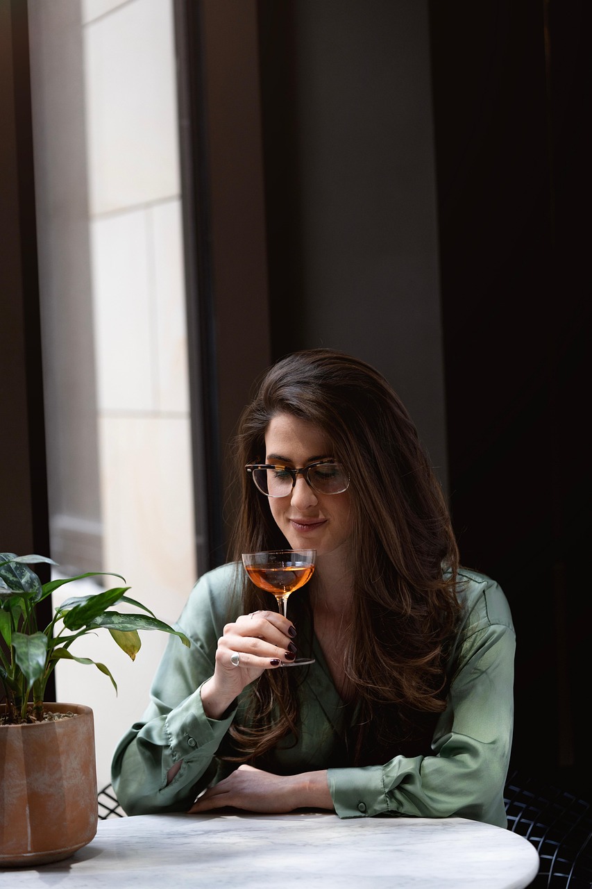 体臭が気になる女性が外出先でサプリを飲むタイミングは？